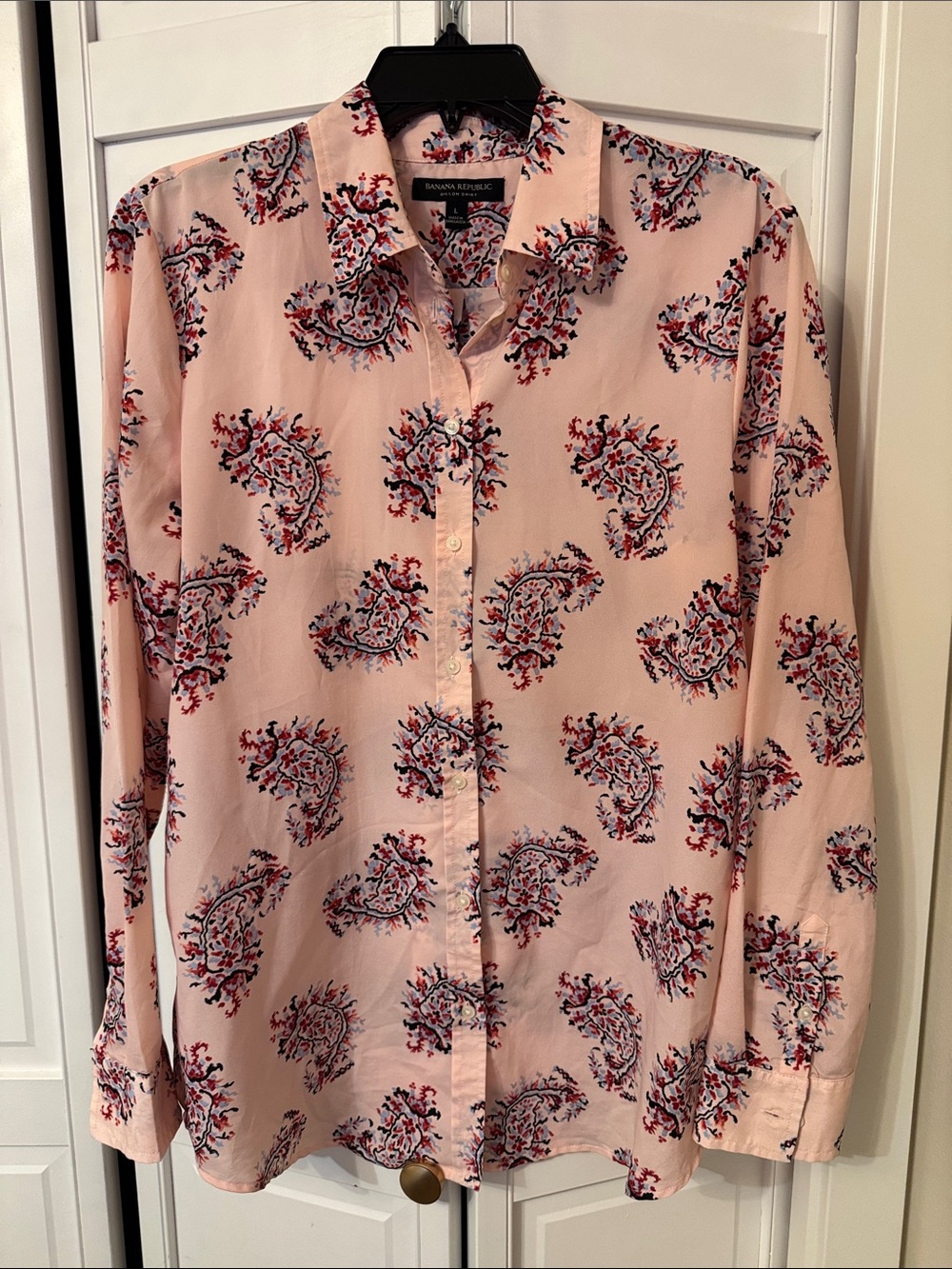 Banana Republic Women’s Pink Paisley-Print Button Down Shirt